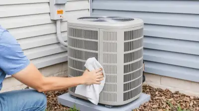Außeneinheit der Klimaanlage reinigen